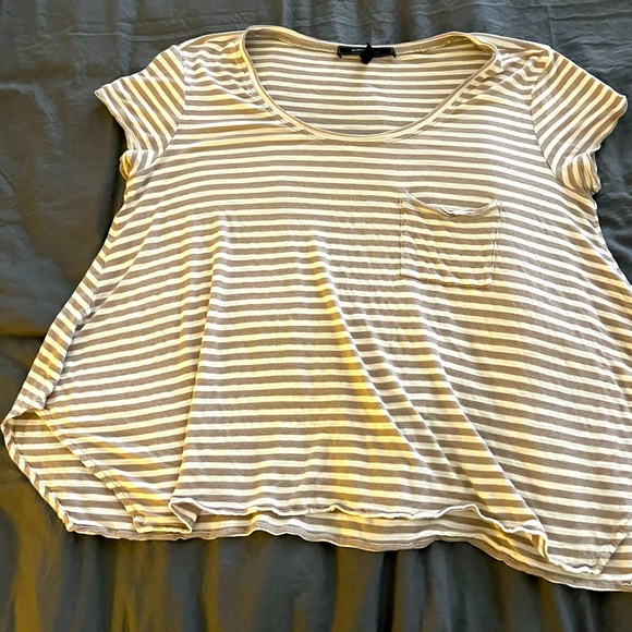 BCBG Flowy Top - Picture 1 of 3